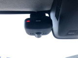 ドライブレコーダーの写真になります。昨今、車に必須な装備になってます!万が一があったときにしっかり記録されていると安心です。駐車監視機能がついている機種もありますので、盗難防止にも一役買ってます!