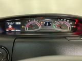 メーターの横に液晶カラーディスプレーを装備。航続可能距離等の情報やHonda SENSINGの注意・警告を表示します!
