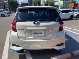 プライバシ-ガラスが装備されています。外を見るときは気にならずに、後方車両から車内が見えにくい設計です。