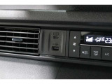 スマートフォンなどの音楽再生が可能なUSB接続ジャック装備車両です♪♪♪