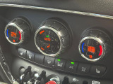 ●デュアルオートエアコン:運転席・助手席それぞれで温度設定が可能な独立式オートエアコンを標準装備しております!
