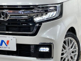 【LEDヘッドライト】悪天候や夜間走行時も良好な視界を確保し安心して運転できる高輝度LEDヘッドライトを装備!点灯速度が早く、消費電力も抑えられています。