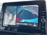 狭い道や駐車場での運転をサポート。後方の状況を画面で確認できるので、安全に駐車できます。運転に自信がない方にもおすすめです。