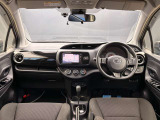 視界が広く、機能的にスイッチ類がレイアウトされた清潔感のある運転席周り。オーディオやエアコン操作もスムーズに行える実用的なインパネデザインです。