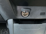12V電源ソケットが付いています。