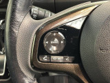 ステアリングにオーディオ操作スイッチが付いています。オーディオ画面に直接タッチしなくても操作が出来ますので、運転に集中できます。