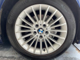 BMWならではの卓越した走りを支えるホイールと足回りです!日本車の走りに慣れている方にもぜひ体感して頂きたいほど、高いレベルでまとまっています!