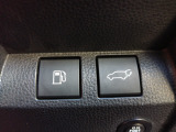 パワーバックドアを搭載。運転席からスイッチ操作でバックドアを開閉でき、荷物の積み降ろしもスムーズです。