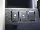 両側電動スライドドアのスイッチ付です。車内からもスイッチひとつで楽にドアの開閉が可能です。電動なので開閉時に力を使う必要がなく、半ドアになることもありません!