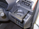 運転席にカップホルダーを装備しております。