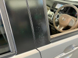 ☆こちらの車は右フロントドアに傷がございます。お買い求めやすい価格で展示する為に一部の傷等は現状です。必要に応じて修理・交換のご希望がございましたら申し受けいたします。