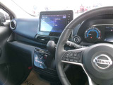 操作しやすい運転席廻り!操作パネルも使いやすい!!ドライブが楽しくなりますっ