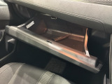 専門業者にて内外装のクリーニングを実施しております!