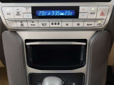 左右独立温度コントロールフルオートエアコンです。運転席、助手席それぞれで独立して温度設定ができます。冷え性の方が乗っても安心ですね♪