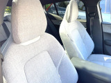 運転席シート廻りは使用感も少なく、良好な状態となっています。前オーナー様が丁寧に使っていたことがよくわかりますね。