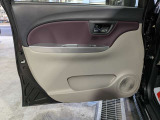 パワーウィンドウのスイッチですよ。運転席に居ながら窓を開け閉めのコントロールできます。