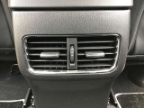 後部座席にもエアコン吹き出し口がしっかり装備されています。
