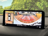 【360&deg;ビューモニター】専用のカメラにより、上から見下ろしたような視点で360度クルマの周囲を確認することができます☆死角部分も確認しやすく、狭い場所での切り返しや駐車もスムーズに行えます。