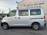 夜22時までライトアップ!展示車見放題!夜間はスタッフも居ませんが、時間を気にせず心置きなく御覧ください。