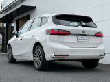 BMW専門のメカニックが、100項目にも上るポイントを徹底的にチェック。交換基準に達した部品があれば、弊社負担にて交換後、お客様へご納車致します。