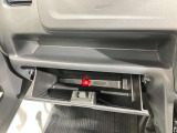 「収納スペース」使いやすい収納を、使いやすい場所に。様々な場所に収納スペースがあり使い勝手も良いので車内もスッキリして綺麗を保てます