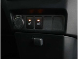 シートヒーター付:寒い日や夏の冷房中の冷えやすい肩・腰・脚部を暖めるシートヒーターが運転席・助手席に装備されています!