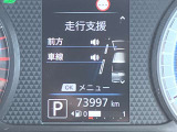 メーター内のディスプレイには運転をサポートするさまざまな情報を表示。