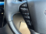 ステアリングスイッチ付きのハンドル!運転に支障をきたすことなくナビ操作が可能です!!