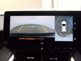 専用のカメラにより、上から見下ろしたような視点で360度クルマの周囲を確認することができます☆縦列駐車や幅寄せ時に活躍してくれます