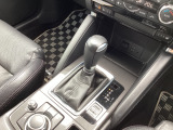 アクセルペダルを踏み込む量や速さに応じて変速パターンをし、人馬一体の運転感覚を発揮してくれる6速オートマ!