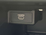 HDMI接続スマホミラーリング機能は、スマートフォンの画面をナビディスプレイに映し出します。YouTubeなどのアプリやナビゲーションを大画面で確認可能。家族みんなで楽しいドライブができますね♪