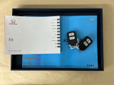 メンテナンスノート【点検整備記録簿・保証書】、取説も揃ってます。スマートキーはバッグなどにしまったままボタン操作でエンジン始動・停止やハイブリッドシステムの起動や停止ができて大変便利です