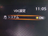 【横滑り防止】ハンドル操作や滑りやすい路面を走行中、横滑りを感知すると自動的に車両の進行を保つよう制御!