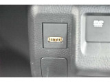充電用USB端子付き。スマートフォンなどの充電に便利です。