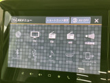 お好みの音楽をクリアに楽しめるオーディオシステム。様々なメディアに対応し、快適な車内空間を演出します。長距離ドライブも飽きさせません。