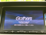 快適なドライブをサポートするナビゲーションシステム。使いやすいインターフェースで目的地設定も簡単で、音楽も楽しめます。