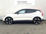 当店の認定中古車(VOLVO APPROVED CAR)はメーカー基準の車齢・走行に応じた内外装・機関の176項目もの項目に厳密な点検を実施。すべての基準を満たした自信を持ってお届けする中古車です。