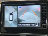 【アラウンドビューモニター】車を上から見下ろしているかのような映像で周囲の状況がひと目で確認、狭い駐車場に駐車するときも安心です♪