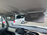 ミラー付きサンバイザー☆ちょっとしたお化粧直しなどに便利です!危険なので運転しながらではなく、止まってから使ってくださいね♪