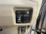 助手席側パワースライドドアです。リモコンや運転席のスイッチ操作でラクラク自動開閉。