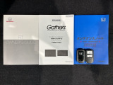 スマートキーは鍵をバッグに入れたままでもドアロックの開閉やエンジンのON・OFFができます。夜間や雨の日も鍵を探さなくて良いので便利です。