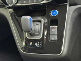 エアコンはオートエアコン★シフトも軽くて運転しやすい!電動のパーキングやオートブレーキホールドなどの便利な装備も付いてますよ★