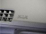 ◆助手席エアバッグ◆SRSエアバッグは、シートベルトだけでは防ぎきれない衝突時の衝撃から乗員を守るための安全装置。衝突時に瞬時に膨らみ、頭部や胸部がダッシュボードに直接衝突するのを防ぎます。