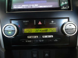 オートエアコンです。車内を設定温度に保ち、快適空間をキープします。