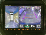 全方位モニターは、前後左右4か所に設置したカメラの映像を合成し、車を真上から見ているような俯瞰映像を画面に映し出すシステムです!