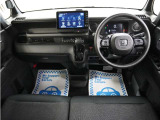 運転にかかわる様々な操作を安全に行えるように視点移動が少なく、操作性に配慮されたスイッチ類が凝縮されたコクピットです。