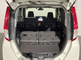普段のお買い物や通勤、送迎等に十分な荷室スペースを確保しております。セカンドシートを倒すと、大きな荷物の積載も可能です♪