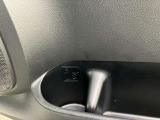パワーウィンドウのスイッチですよ。運転席に居ながら窓を開け閉めのコントロールできます。