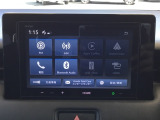 純正のディスプレイオーディオを搭載しています。Apple CarPlayやAndroid Autoに対応しているので、スマートフォンの機能を車内でも手軽に使えます。