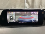 360度モニターは、4つのカメラによる前後左右・俯瞰映像でドライバーからは見えない領域の危険認知をサポート!全周囲の死角を減らし、狭い駐車場や幅寄せ、T字路の進入などの運転の安心感を高めます!